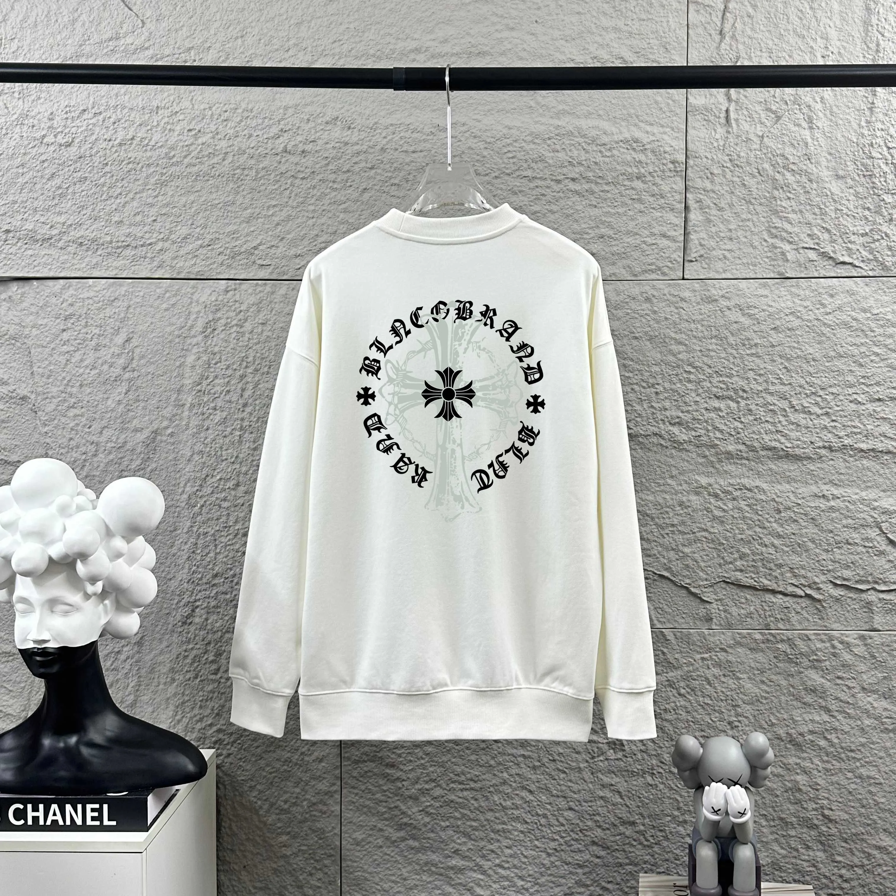🅿️240 CH*Cro Heart*2025 early autumn and winter new style Classic horseshoe cross Sanskrit printing on the front and back, customized terry fabric Long-sleeved round neck pullover sweatshirt, same style for men and women Color: Black White Size: S (90-130 catties) M (120-150 catties) L (140-165 catties) XL (160-180 catties) XXL (180-210 pounds)